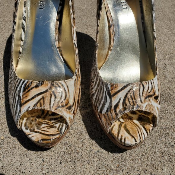 Nine west pumps,  size 7.  leopard pattern - Picture 6 of 7
